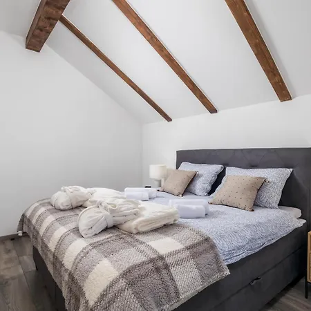 Bajer, فيلة Fužine