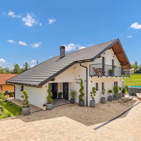 Bajer, Villa Fuzine